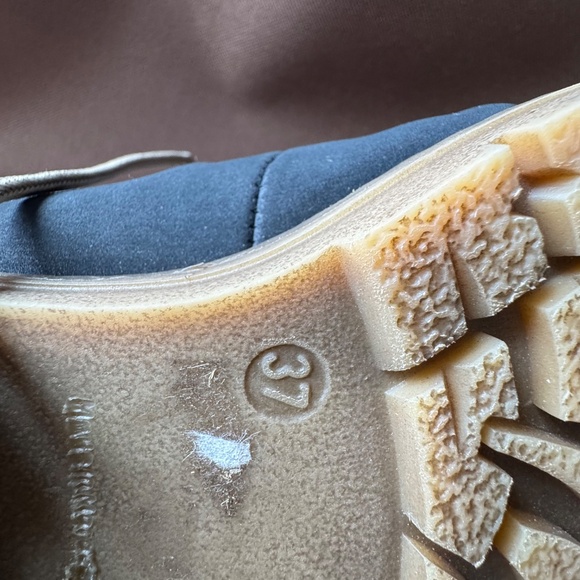 Boots - Picture 4 of 6